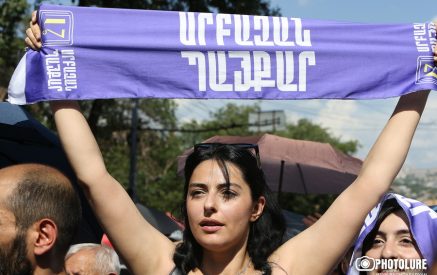 «Ոստիկանը Նիկոլ չի, ոստիկանը ՔՊ չի»․ կարմիր բերետավորները բերման են ենթարկում քաղաքացիներին Բաղրամյան և Պռոշյան փողոցներից