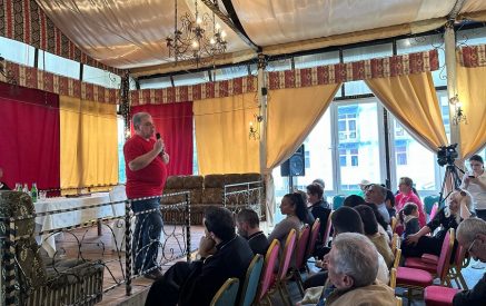 «Ասում են՝ դասալիք եք, որ կարևոր պահին պաշտոնը թողել եք, ու սա ասում են մարդիկ, ովքեր մեջքից հարվածել են հայ ժողովրդին». Վահագն Մելիքյան