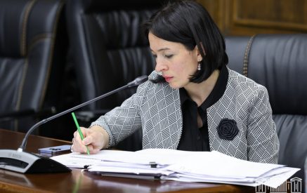 «Գրել-կարդալ գիտեն, բայց կարդացած տեքստը չեն հասկանում, 10 տ. երեխաների 30%-ը կարդում են մաթեմատիկայի խնդիրը, պահանջը չեն հասկանում». Նախարար