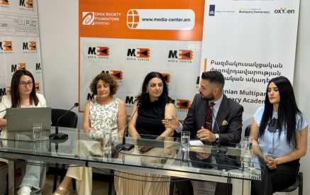 Շրջանավարտների մեկ խմբով հնարավոր չէ ժողովրդավարացնել երկիրը. Արմեն Սահակյան