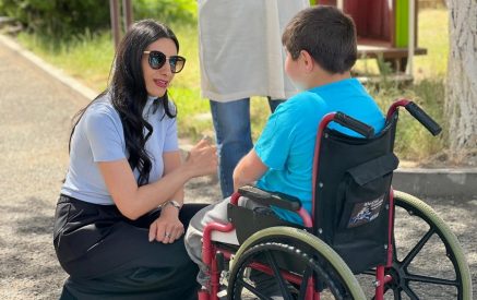 Քննարկվել են երեխաների կրթության, շենքային պայմանների բարելավման հետ կապված հարցեր. ՄԻՊ-ն այցելել է Գյումրու «Երեխաների տուն» և Շիրակի մարզի երեխայի և ընտանիքի աջակցության կենտրոն