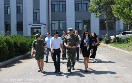 Կին զինծառայողների իրավունքների պաշտպանության տեսանկյունից ՄԻՊ-ը դրական է գնահատում կանանց գումարտակում նոր ստեղծվող պայմանները