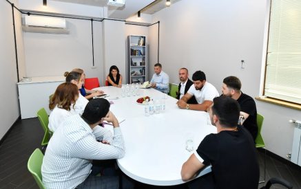 «Ծրագրի արդյունքում տղաները ձեռք են բերում կայուն եկամտի աղբյուր». Աննա Հակոբյանը հանդիպել է 44-օրյա պատերազմի ընթացքում վիրավորում ստացած զինծառայողների հետ