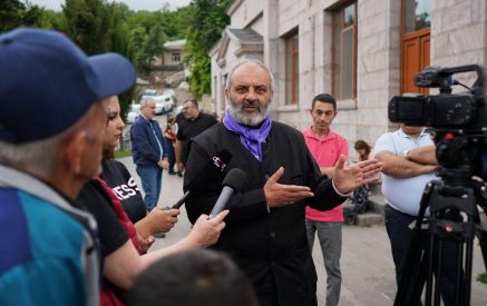 «Ինչքան Արցախում ապրողներինն է Արցախը, հարյուրապատիկ ավելի անգամ աշխարհում ապրող ցանկացած հայինն է»․ Բագրատ սրբազանը փորձեց հանդարտեցնել միմյանց հետ լեզվակռիվ անող արցախցիներին