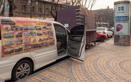 «Տուրիստական միկրոավտոբուսներն իրենց տարօրինակ գովազդային պաստառներով հայտնվում են տարբեր տեղերում, դրանց չանդրադառնալը բերում է մետաստազների»․ Ավինյան