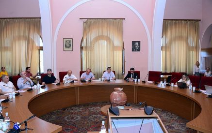 Քննարկման մասնակիցները նշեցին, որ հայերի ներդրումը զգալի է եղել նաև Բաքվում։ Մասնավորապես՝ ծանրակշիռ էր հայ առևտրաարդյունաբերական խավի դերակատարությունը