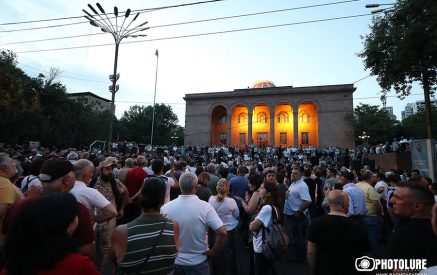 «6 անգամ սոցհարցում են արել, թե ովքեր ինչ անտիռեյտիգներ ունեն, նաեւ ստախոսը, հարցումները բոլորը եղել են հայհոյանքներով». Բագրատ սրբազան