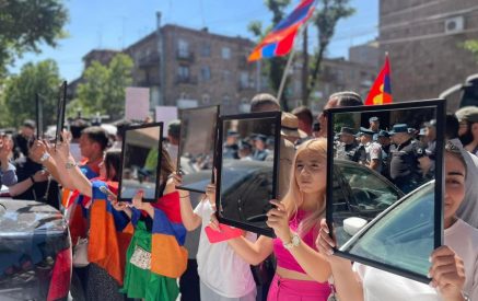 Գառնիկ Դանիելյան․ «Ամեն ծառի տակ հատուկ ծառայության աշխատողներ են։ Ամենքին՝ 15-20 աշխատող։ Ինձ ամբողջ օրը հետեւում են»