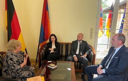 Արմենուհի Դրոստ Աբգարյանը նախարարին տեղեկացրել է, որ պայմանավորվածություն է ձեռք բերվել Գրիգոր Նարեկացու «Մատյան ողբերգության» պոեմի գերմաներեն թարգմանության վերաբերյալ