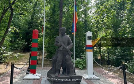 Երևանի Հաղթանակի զբոսայգում պատռել են ՌԴ դրոշն ու պոկել զինանշանը