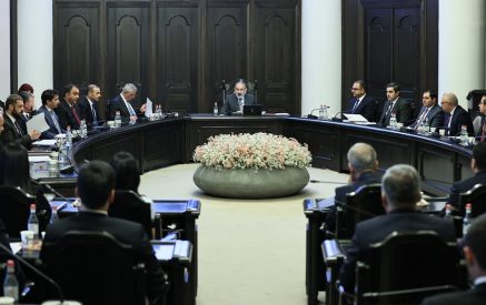 Եթե մեկ տարի առաջ իշխանությունները գերակատարված պլաններով էին հպարտանում, ապա հիմա արդեն ծախսերի վերանայման մասին են խոսում. «Փաստ»