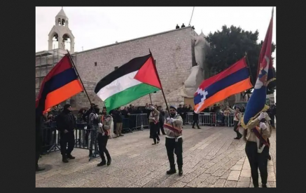 Արտաքին գործոց նախարարութիւնը ոսկի առիթ մը կորսնցուց, երբ իր յայտարարութեան մէջ, պաղեստինցի ժողովուրդին շահերն ու իրաւունքները պաշտպանելու կողքին, որեւէ ակնարկութիւն չըրաւ ու վերստին բեմահարթակ չբարձրացուց Արցախի հիմնահարցը. «Հայրենիք»