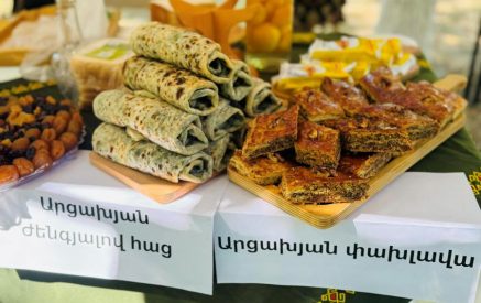 Ծնունդով Արցախից Նինել Գաբրիելյանը ոչ միայն վարում էր փառատոնը, այլ նաեւ ներկայացել էր արցախյան տաղավարով