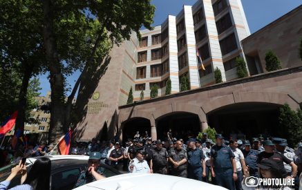Թող ձեր սրտերը բաց լինեն սիրո համար. Մրոն՝ ոստիկաններին
