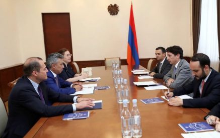 Վահե Հովհաննիսյանը և ԵՏՀ նախարար Բախիտ Սուլթանովը քննարկել են առկա համագործակցությանն առնչվող  հարցեր