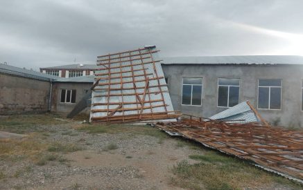 Քամու հետևանքով վնասվել են գազատար խողովակներ, մեքենաներ, տանիքներ, տապալվել են ծառեր