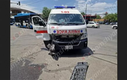 Հերթական ավտովթարն է տեղի ունեցել շտապօգնության մեքենայի մասնակցությամբ. կա վիրավոր. Shamshyan.com