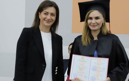 Շիրակի մայր բուհում էր վարչապետի տիկինը․ նա մասնակցեց կարմիր դիպլոմների հանձման արարողությանը