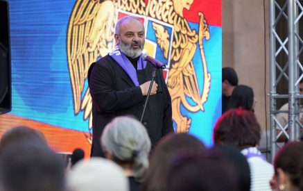«Դուք մեր Գոհարիկի գրառումը տեսե՞լ եք…Իրենք Կիրանցում գնացել են ինչ-որ ծառ, թուփ են գտել, թող գնան գյուղացիներին հանդիպեն». Բագրատ սրբազան