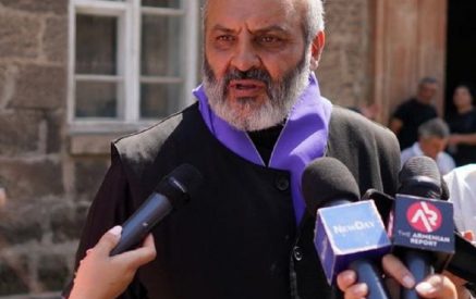 Բագրատ սրբազանը՝ ՔՊ-ականներին․ «Դուք ստրուկի ու ճորտի պես արել եք թշնամու թելադրանքը ու հպարտանո՞ւմ եք»