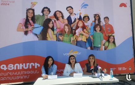 Վարդաջրերով, ազգային պարերով ծիսական շքեղ վարդավառ՝ Ռուբեն Վարդանյանի Գյումրու այգում