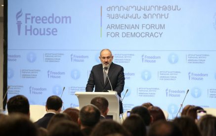 Փաշինյանի ելույթը «Ժողովրդավարության հայկական ֆորումում» դառը հեգնանք էր իրականության նկատմամբ. «Փաստ»