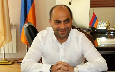 Արտաշատի համայնքապետը հողամասեր է գնել ու ինքն իրեն թույլտվություն տվել եղած շինությունները քանդելու. Factor