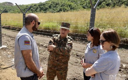 «Գնացեք Կիրանց, ինքներդ տեսեք, թե ինչպիսի սահմանազատված սահման ունենք եւ դուք եւս հպարտություն կունենանք». Զեյնալյանը կրկնում է Լուսինե Բադալյանին