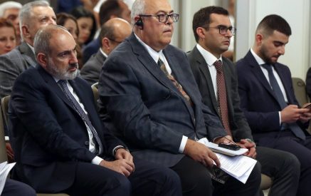 «Հիմա Հայաստանում մոռացել են, որ տեղեր կային, ընդհուպ բացօթյա, որտեղ հանրահավաքներ անելը հեշտ չէր, եթե չասեմ անհնարին». Փաշինյանի ելույթը ժողովրդավարության մասին