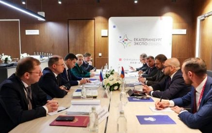 Ռուսաստանը Հայաստանի հիմնական առևտրային գործընկերներից մեկն է. Պապոյանը հանդիպել է ՌԴ արդյունաբերության և առևտրի նախարար Անտոն Ալիխանովի հետ