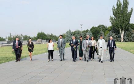 Նիդերլանդների Ներկայացուցիչների պալատի պատվիրակությունը հարգանքի տուրք է մատուցել Հայոց ցեղասպանության զոհերի հիշատակին