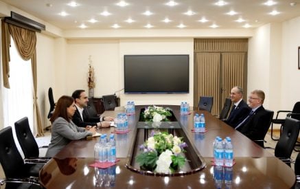 Անդրադառնալով Երևանի և Մոնրեալի միջև հարաբերությունների օրակարգին՝ Ավինյանը և դեսպան Թըրները մի շարք ոլորտներ են կարևորել