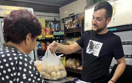 «Նաև խոչընդոտների ենք հանդիպում, սակայն չենք ընկճվում». արցախցի նախկին զինվորականը խանութ է բացել. «Ա1+»