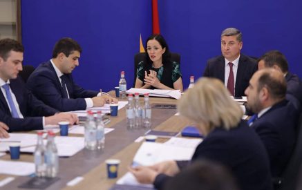 Քննարկվել են 300 դպրոց և 500 մանկապարտեզ ծրագրի շրջանակներում դպրոցների, մանկապարտեզների շենքերի շինարարության ընթացքի և գույքով ապահովելու հարցերը