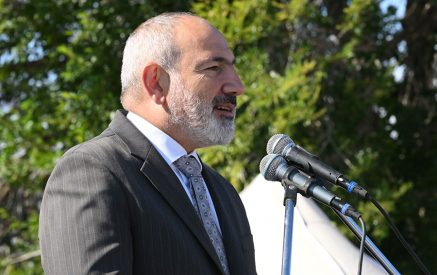 «Փաշինյանի ուղղությամբ խնձոր նետելու պատճառով Ալբերտ Առստամյանին մեղադրանք է առաջադրվել ՀՀ քրեական օրենսգրքի 297-րդ հոդվածի 1-ին մասով նախատեսված արարք կատարելու համար». Ռոման Երիցյան