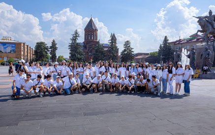 «Լիահույս եմ, որ ծրագրի երկու շաբաթների ընթացքում դուք նորովի եք բացահայտել Հայաստանն ու ձեռք բերել ընկերներ, որոնց հետ շփումը կշարունակեք ծրագրի ավարտից հետո».  Զարեհ Սինանյան