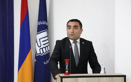 Ռոմանոս Պետրոսյանը ՔՊ-ի նախաձեռնող խմբի նիստում հանդես է եկել զեկույցով