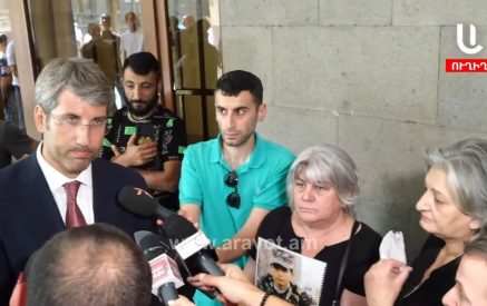«Ասում էին՝ հեղափոխությունից հետո, մեղավորները կպատժվեն». խաղաղ պայմաններում զոհվածների ծնողները Նիկոլ Փաշինյանին հիշեցնում են իր խոստումը