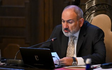 Սա այն դեպքն է, երբ  շատ կոնկրետ է, երբ ասում ենք՝ վճարած հարկերը մի ընկալեք որպես ձեր աշխատած գումարն ուրիշին տալու պրոցես, այլ ընկալեք որպես ձեր մի գրպանից հանել և  մյուս գրպանը դնել. Փաշինյան