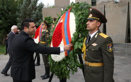 Ալեն Սիմոնյանը հետաքրքրվել էր Արցախի ԱԺ նախագահի առողջությամբ ու վիրավորել Արցախի ԱԺ պատգամավորին