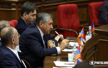 «Հարցերը պետք է ուղղել ԱԳՆ, ոչ թե անորոշ մուննաթ գալ այս ամբիոնից»․ ԱԱԾ տնօրենի տեղակալը՝ Արթուր Խաչատրյանին