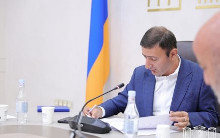 «Սենց բան տեսել էիք, մենք իրար մեջ ավելի շատ անհամաձայնություն ունենք, քան ընդդիմության ներկայացուցչի հետ»․ Բաբկեն Թունյանը՝ ՔՊ-ական պատգամավորներին