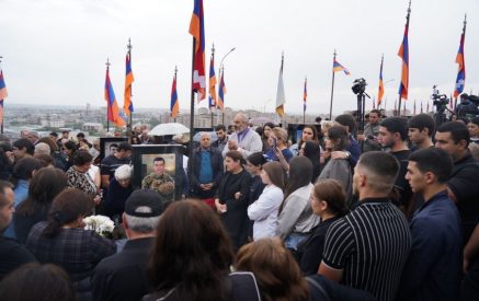 «Մեզ համար ուխտ եւ երդում պիտի դառնա՝ առանց վախենալու՝ մեր պատիվը, տունը վերականգնելը»․ Բագրատ սրբազանի պատգամը՝ Ազնավուր Սաղյանի շիրիմի մոտ