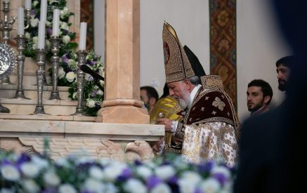 «Սուրբ է այն տեղը, ուր կանգնած ես»․ Ամենայն Հայոց Կաթողիկոսի ձեռամբ օծվեց Մայր Տաճարի Ավագ Խորանի Սուրբ Սեղանը և մատուցվեց Հայրապետական Սուրբ Պատարագ