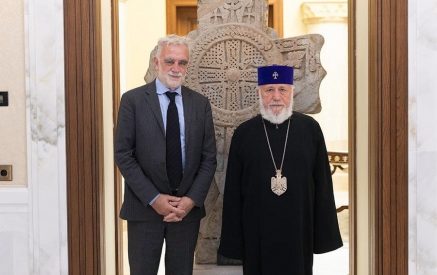 Ամենայն Հայոց Կաթողիկոսն ընդունել է Միջազգային քրեական դատարանի նախկին դատախազ Լուիս Մորենո Օկամպոյին, որը ներկայացրել է իր մտածումները Ադրբեջանում պահվող հայ գերիների ազատ արձակման ուղղությամբ