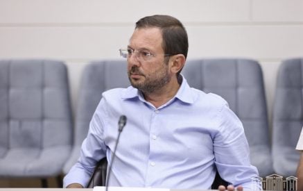 «Մի քիչ անհասկանալի է, որ 2 րոպե առաջ նիստը չեղարկվում է, հատկապես, որ պաշտպանության նախարարը ԱԺ շենքում է․ գիտեիք, որ քվորում չէր ապահովվի»