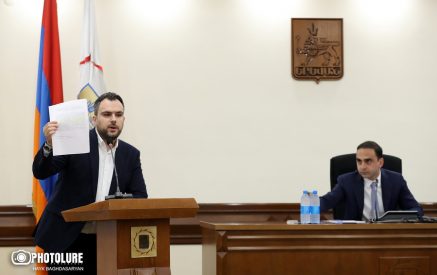 «Պարոն Ավինյան, եկել եմ ձեր տրամադրությունը փչացնելու․ այս նախագծով հնարավոր չէ ինձ մանդատից զրկել, հիմքերը կեղծ են»․ Գրիգոր Երիցյան