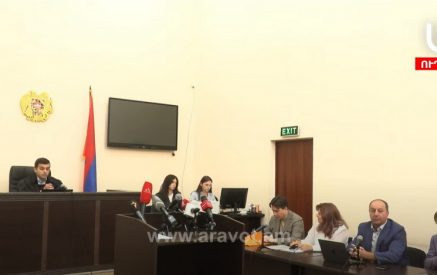 Ռոբերտ Քոչարյանը դատարան չէր ներկայացել. պատշաճ ծանուցված չէր եւ Հայաստանում չէր գտնվում