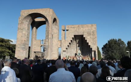 Տեր Եսային` Բագրատ սրբազանի, Սերժ Սարգսյանի և Ռոբերտ Քոչարյանի մասին