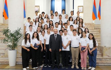 «Երբեք ոչ մի հարսանիքում չի բարձրացվում կենաց՝ ՀՀ հարկ վճարողի համար». Փաշինյանն ընդունել է Ազգային ժողովի «Ամառային դպրոց» 3-րդ ծրագրի մասնակիցներին